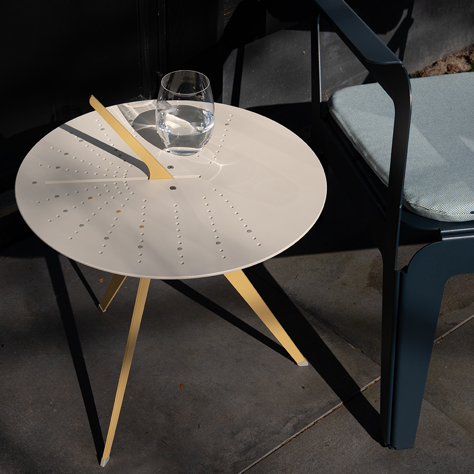Weltevree-sundial-table-water