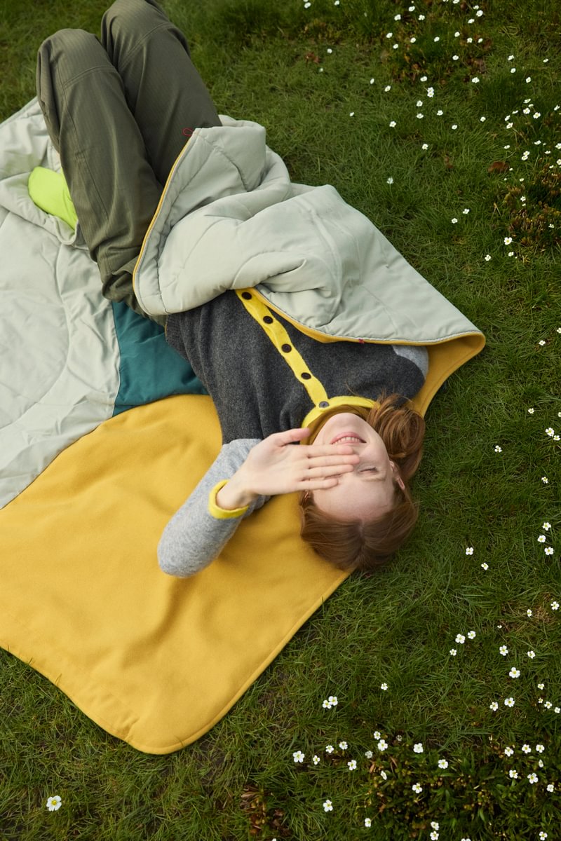 Weltevree x Stoov: Huge Hug - Design Meets Dawn