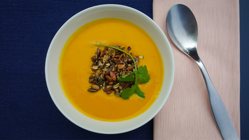 Outdooroven recept: pompoensoep met saffraan en sinaasappel
