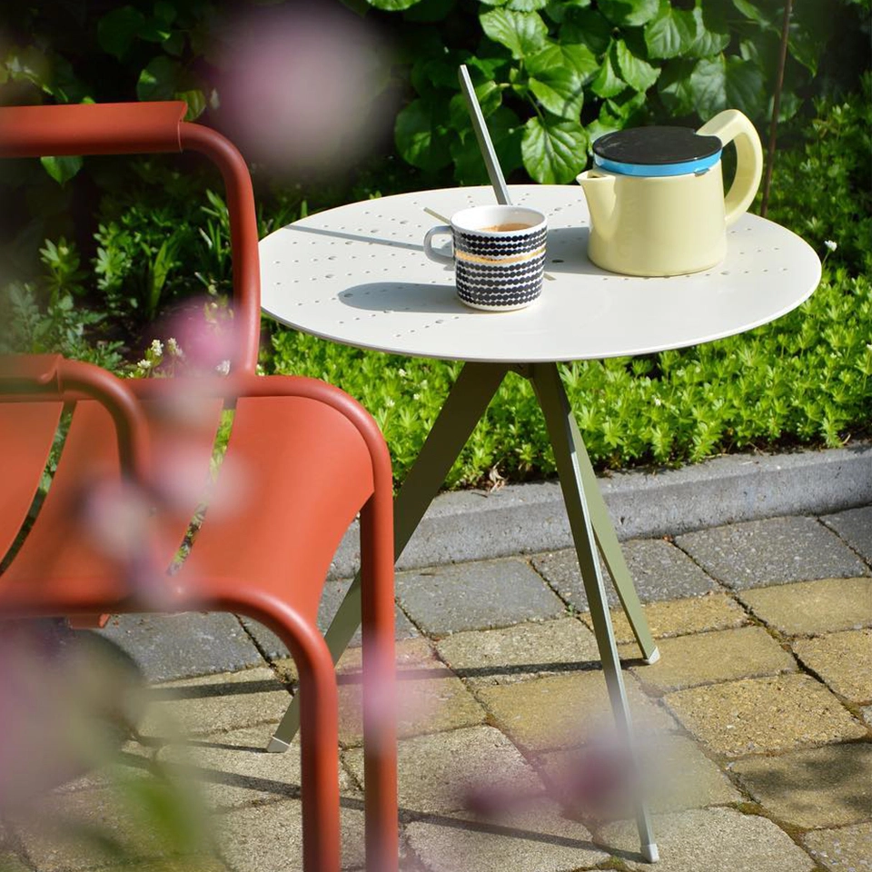 sundial-table-tuin