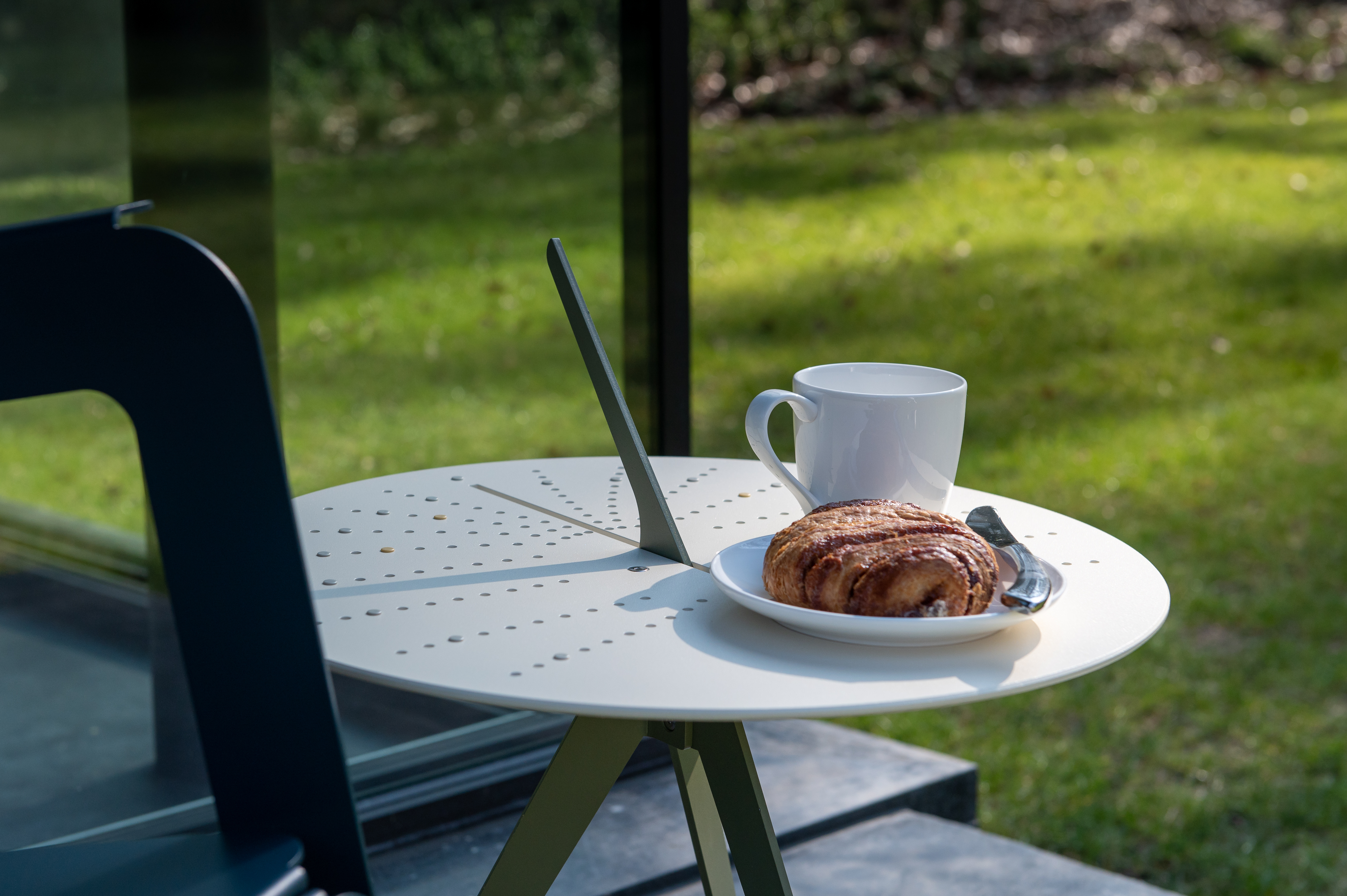 Weltevree-sundial-table-break