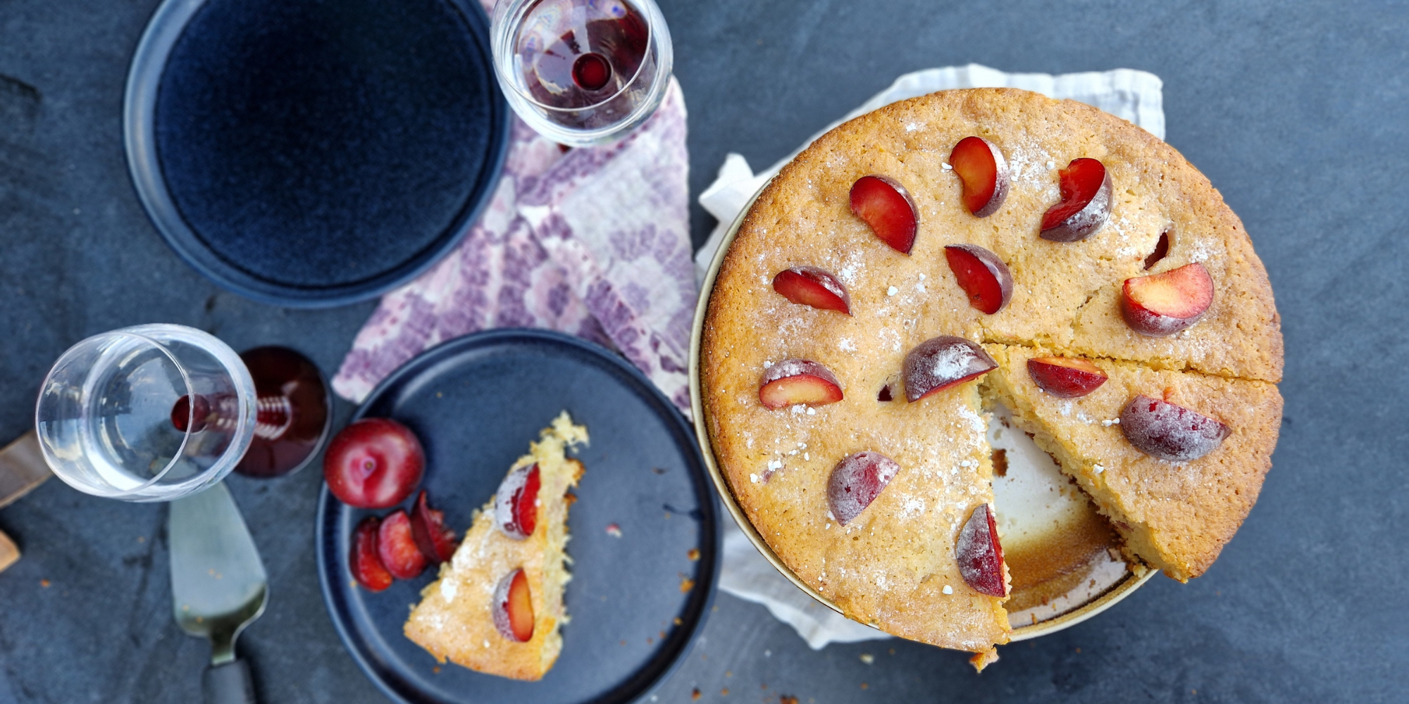 Outdooroven recept: kokos-pruimencake