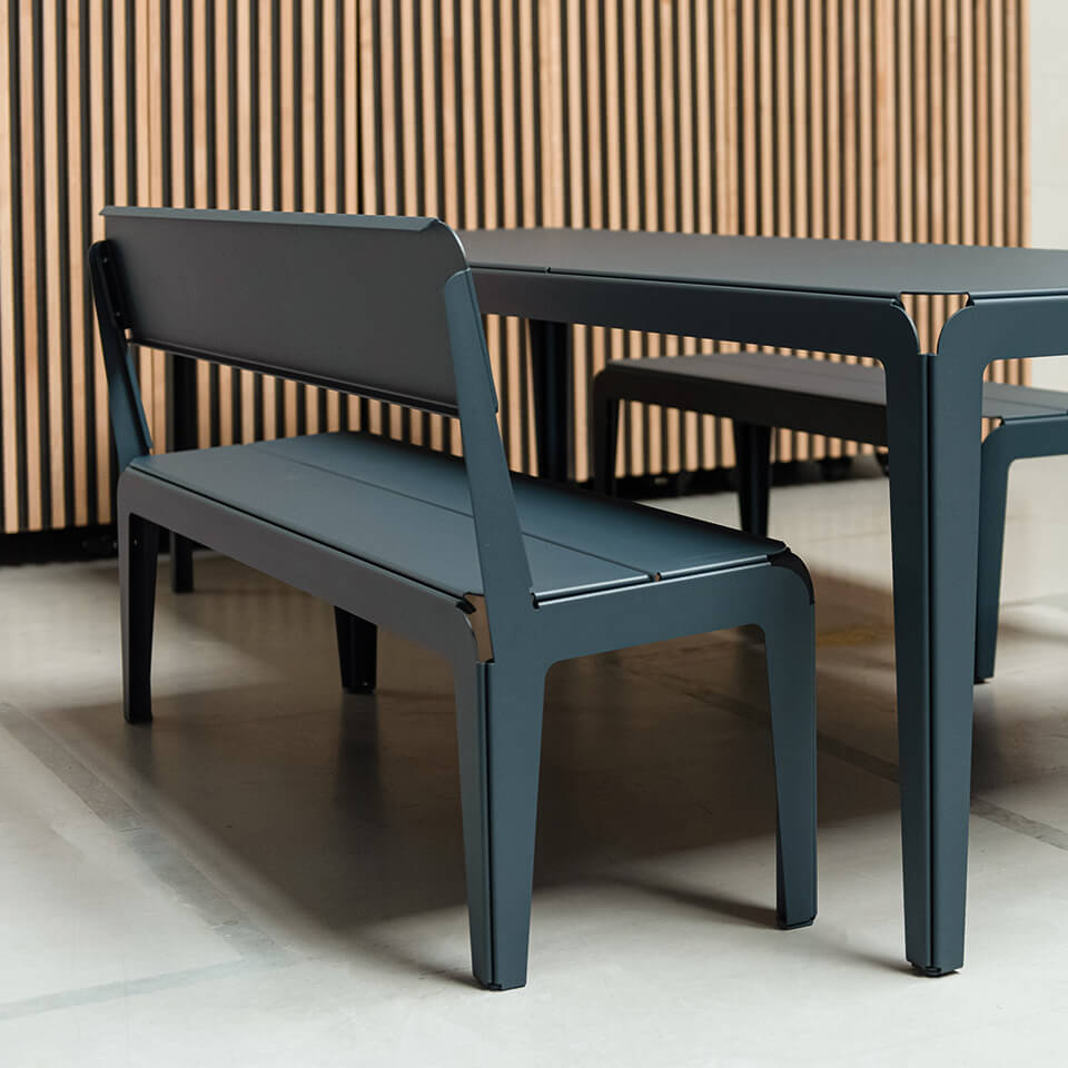 Weltevree-bended-bench-zurück-mit-rückenlehne-grau-blau