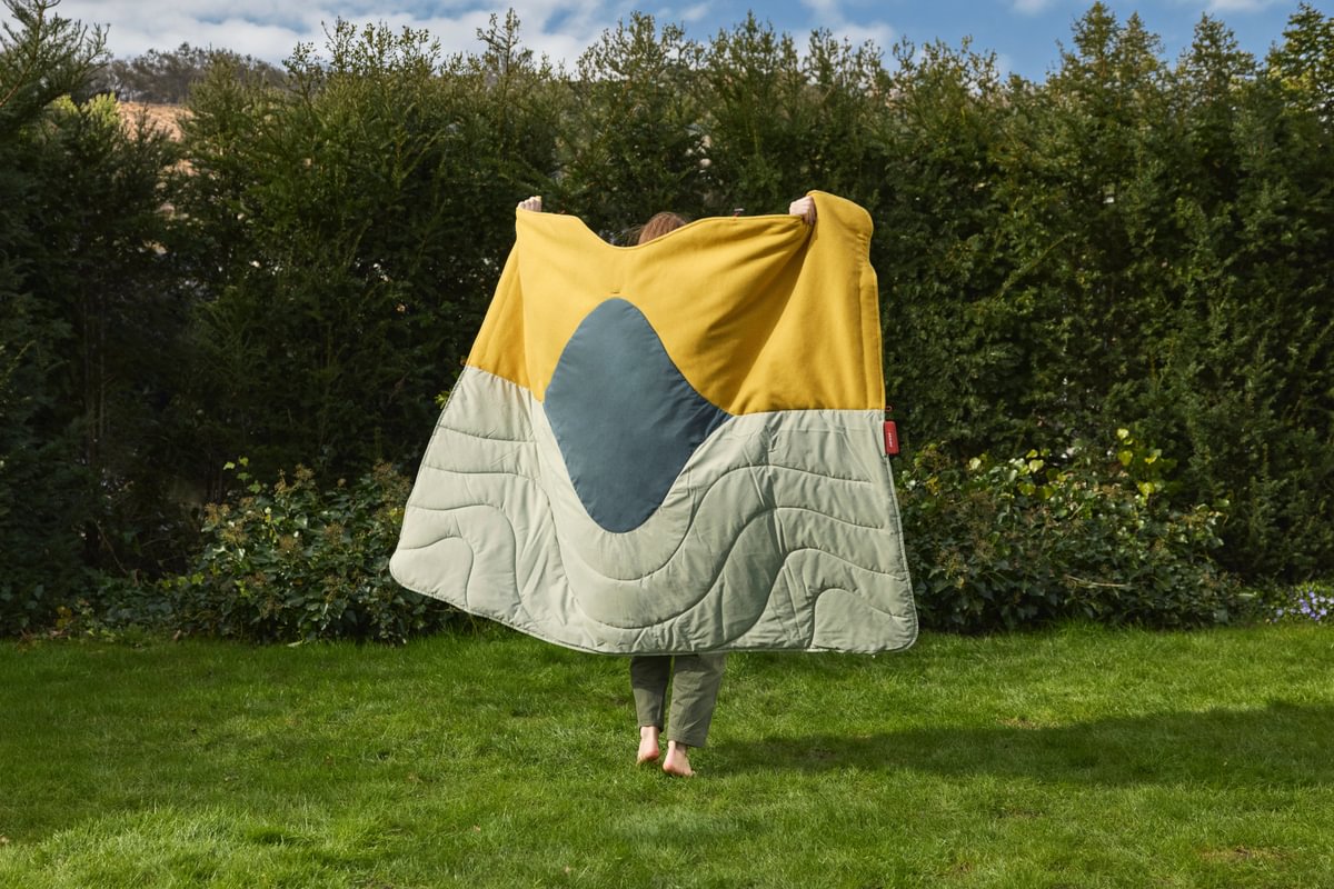 Weltevree x Stoov: Huge Hug - Design Meets Dawn