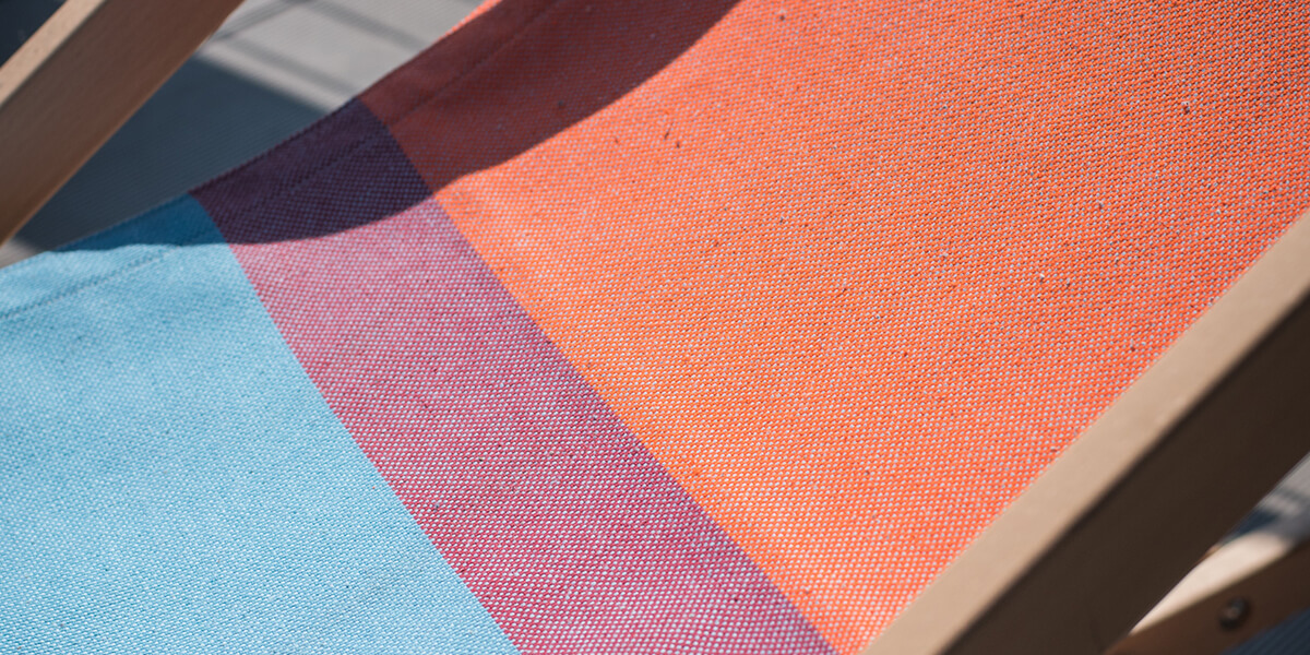Weltevree-beach-rocker-blue-red-details